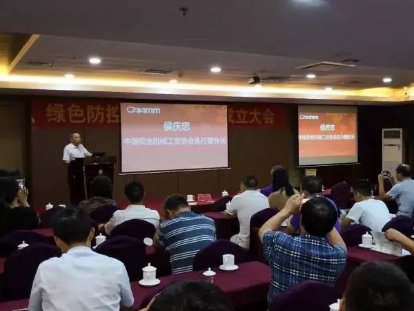 執(zhí)行副會(huì)長侯慶忠發(fā)表講話